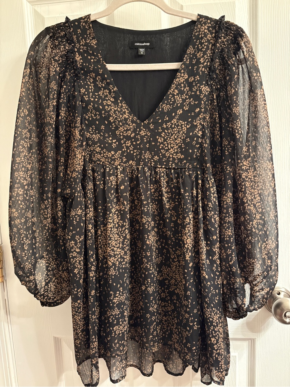 mittoshop Black Floral V-Neck Sheer Peasant Blouse